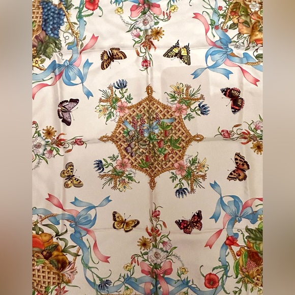 VINTAGE GUCCI 1970s Silk Scarf /Vittorio Accornero Floral Butterfly Fruit Print - Picture 10 of 12